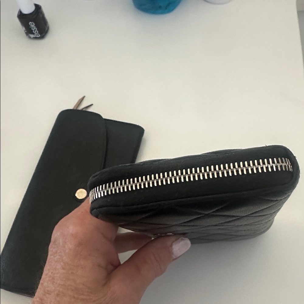 CHANEL Black Quilted Leather Wallet - Picture 11 of 14